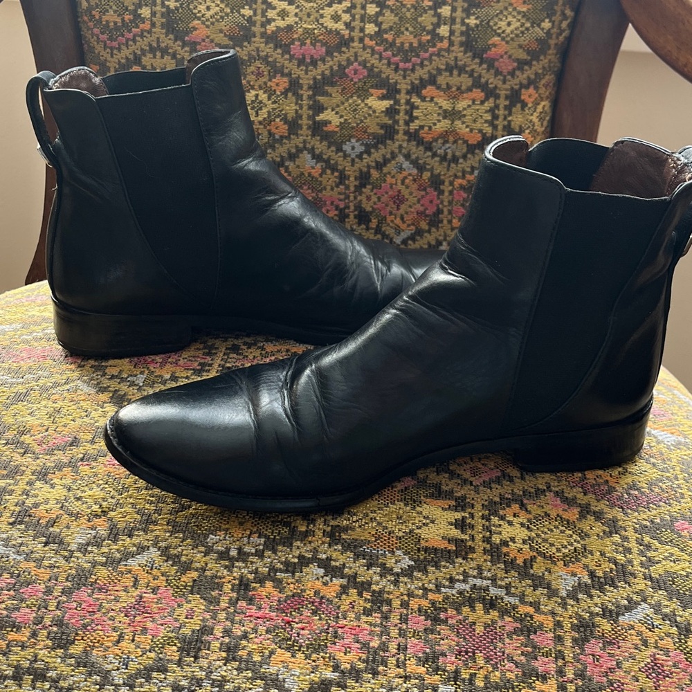 Massimo Dutti Black Leather Boots
